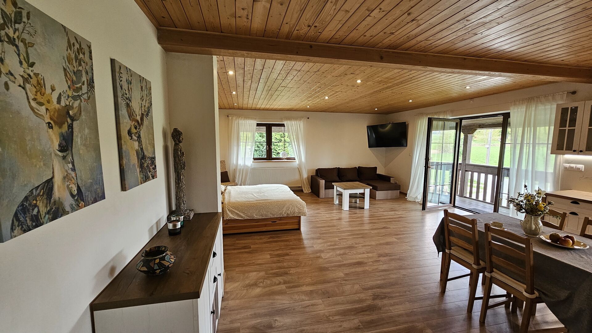 Apartmánový dům se společenskou místností/sálem pro vaši investici u Telče.