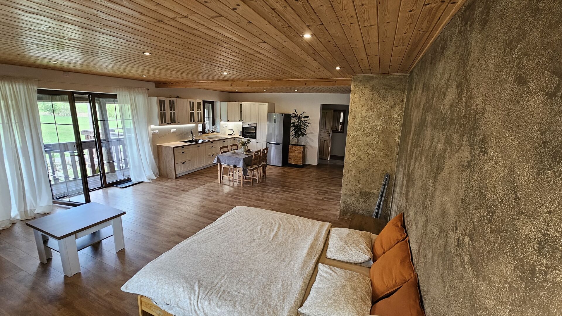 Žijte u Telče v novostavbě domu 360m2 na pozemku 2.800m2 s výhledem na kostelík.