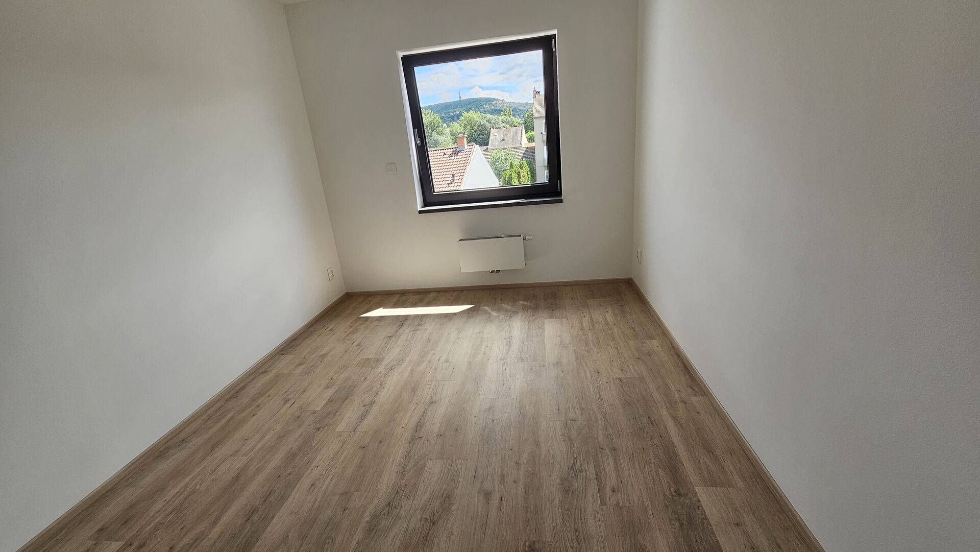 Pronájem novostavby bytu 85m2 3+kk s 2 terasami a garážovým stáním při ul. Selská v Brně, bezbariér.