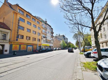 přístřešek s vestavěné v garáži | Pronájem bytu, 2+1, 61 m²