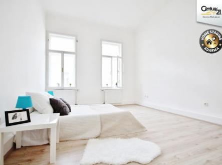 pokoj / ložnice s přirozené světlo a dřevěná podlaha | Pronájem bytu, 3+1, 104 m²