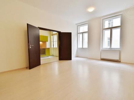 prázdná místnost s přirozené světlo | Pronájem bytu, 3+1, 102 m²