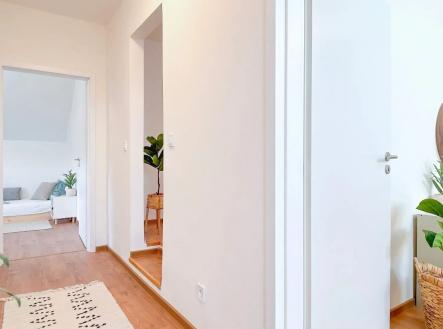 hala-chodba s dřevěná podlaha | Prodej bytu, 4+kk, 95 m²