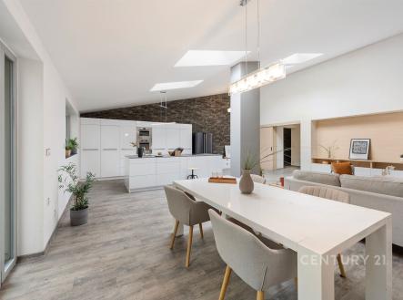   | Prodej - dům/vila, 297 m²