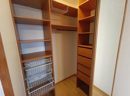 . | Pronájem bytu, 2+kk, 70 m²