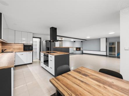 . | Prodej - obchodní prostor, 423 m²