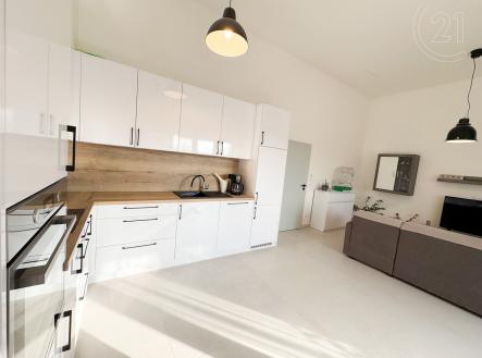 . | Pronájem bytu, 3+kk, 65 m²