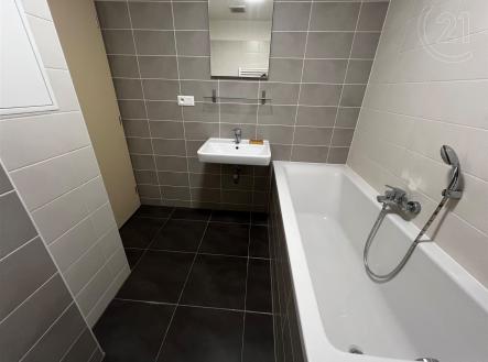 . | Pronájem bytu, 1+kk, 38 m²