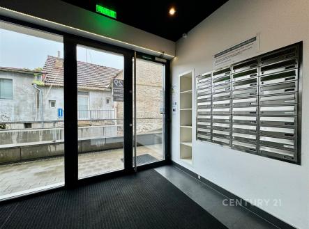 . | Pronájem bytu, 3+kk, 64 m²