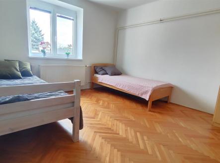 . | Pronájem bytu, garsoniéra, 64 m²