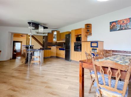 . | Prodej - dům/vila, 310 m²