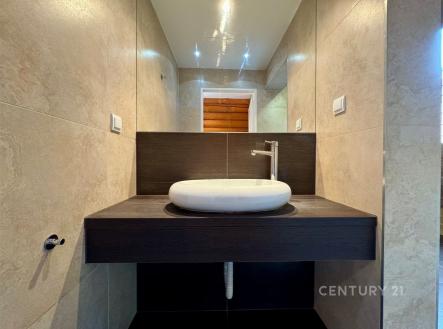 . | Pronájem bytu, 2+kk, 74 m²