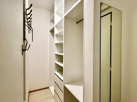 . | Pronájem bytu, 1+kk, 38 m²