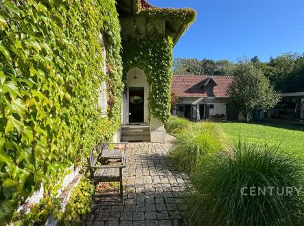 vstup do domu | Prodej - dům/vila, 600 m²