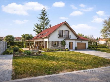 . | Prodej - pozemek pro bydlení, 1 676 m²