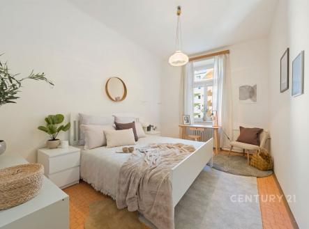 Světlá ložnice s moderním stylem, parketová podlaha, velká okna, čisté bílé stěny a elegantní nábytek vytvářejí útulné prostředí. | Prodej bytu, 2+1, 78 m²