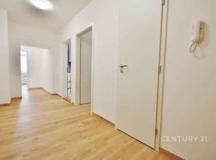 . | Pronájem bytu, 2+1, 69 m²