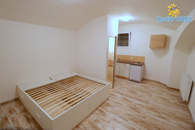 Pronájem bytu 1+kk, 21 m2, Plzeňská, Praha 5, Smíchov