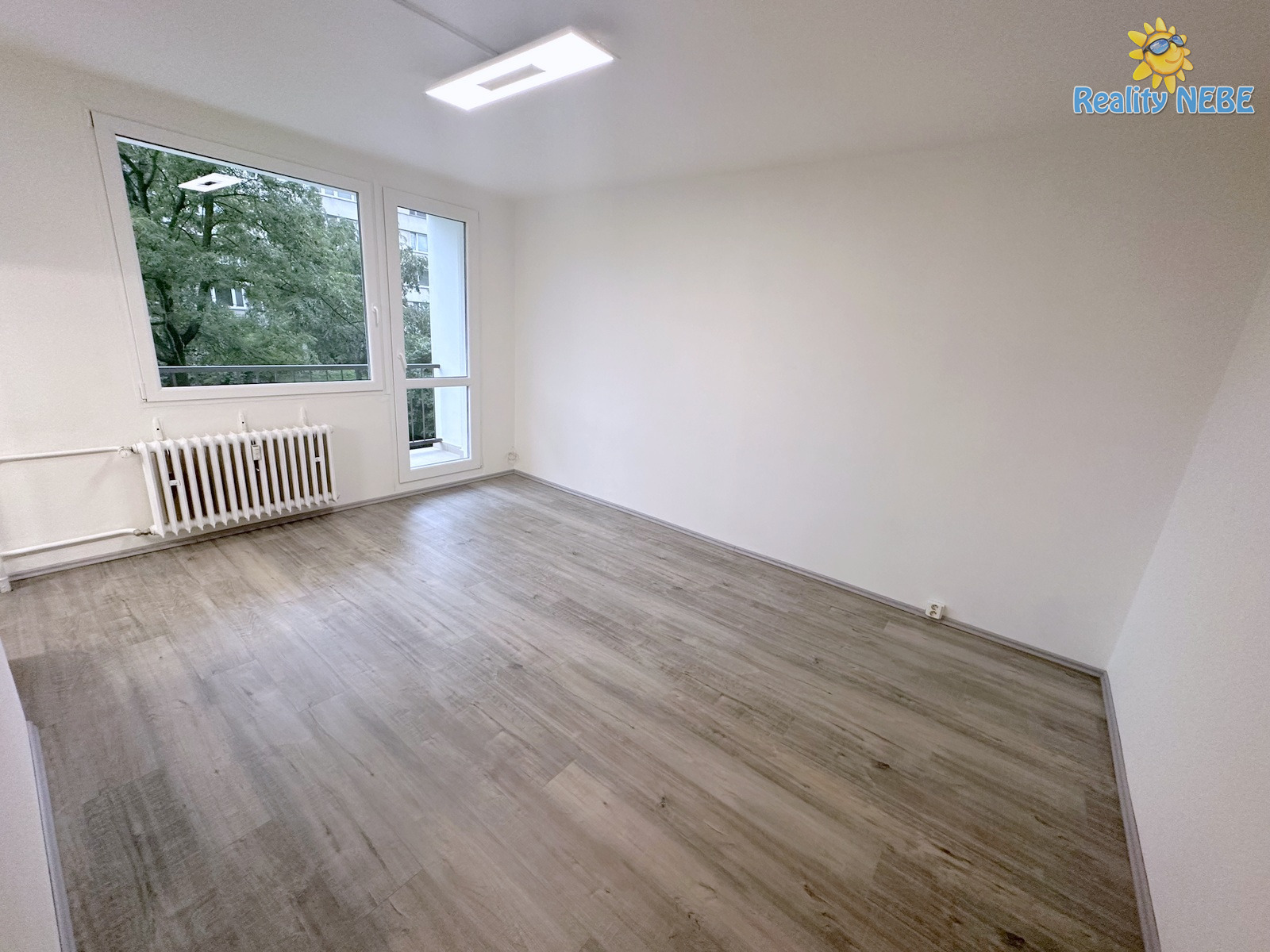 Pronájem bytu 1+kk balkon 35m2 Bartákova Praha 4 Pankrác