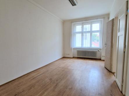 Pronájem - kanceláře, 87 m²