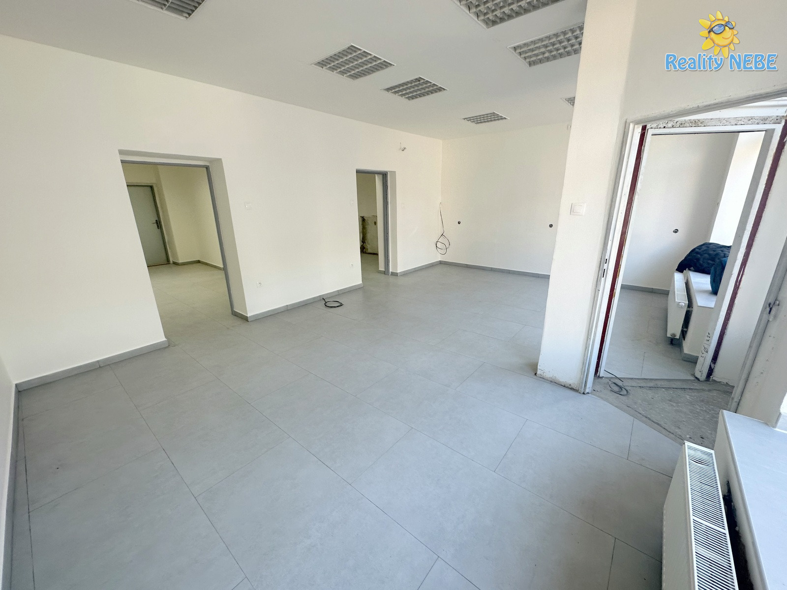 Pronájem komerční prostor obchod prodejna kancelář 66m Přátelství Praha Uhříněves