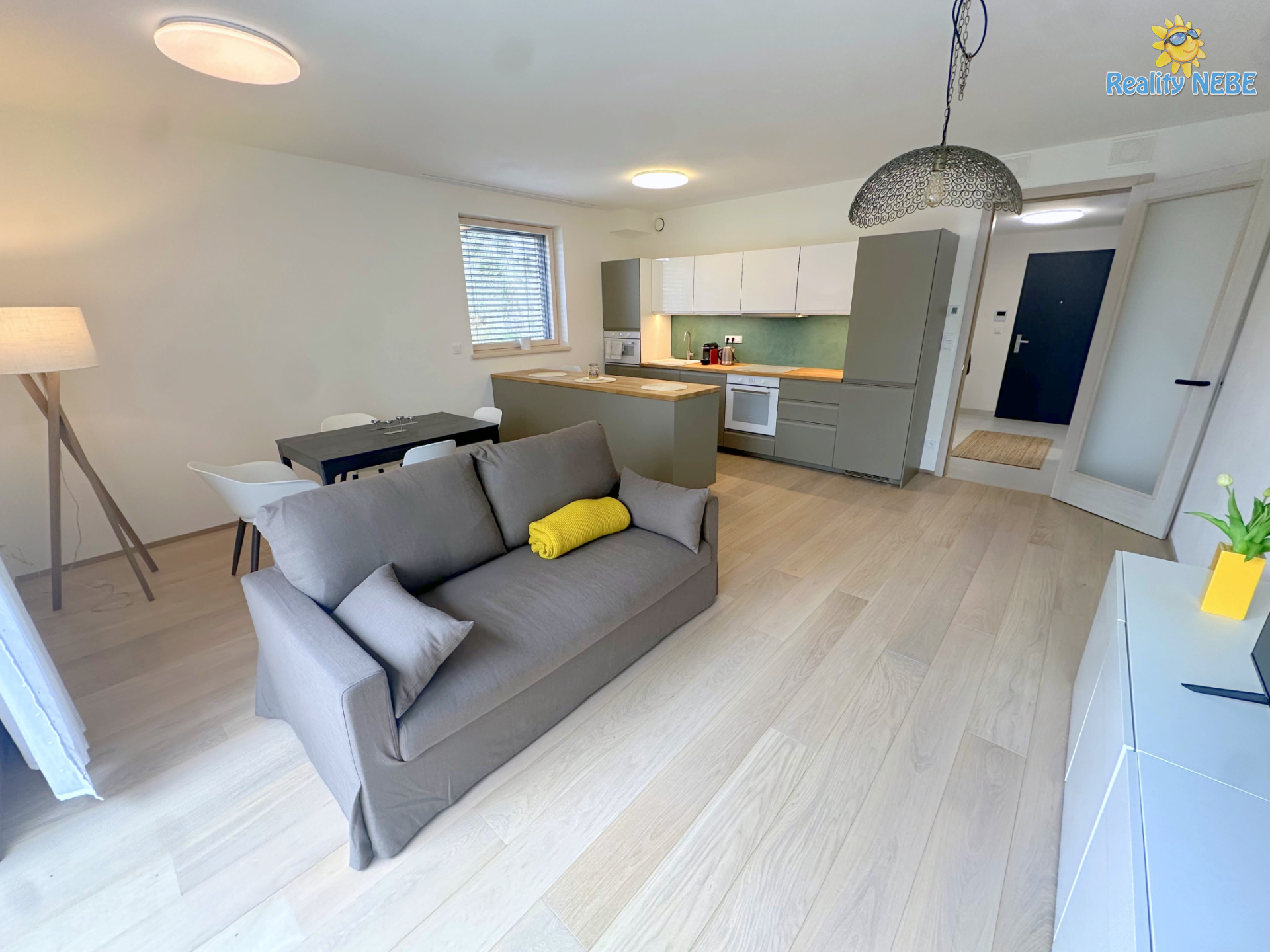 Pronájem bytu 2+kk balkon garáž Riegrova Černošice