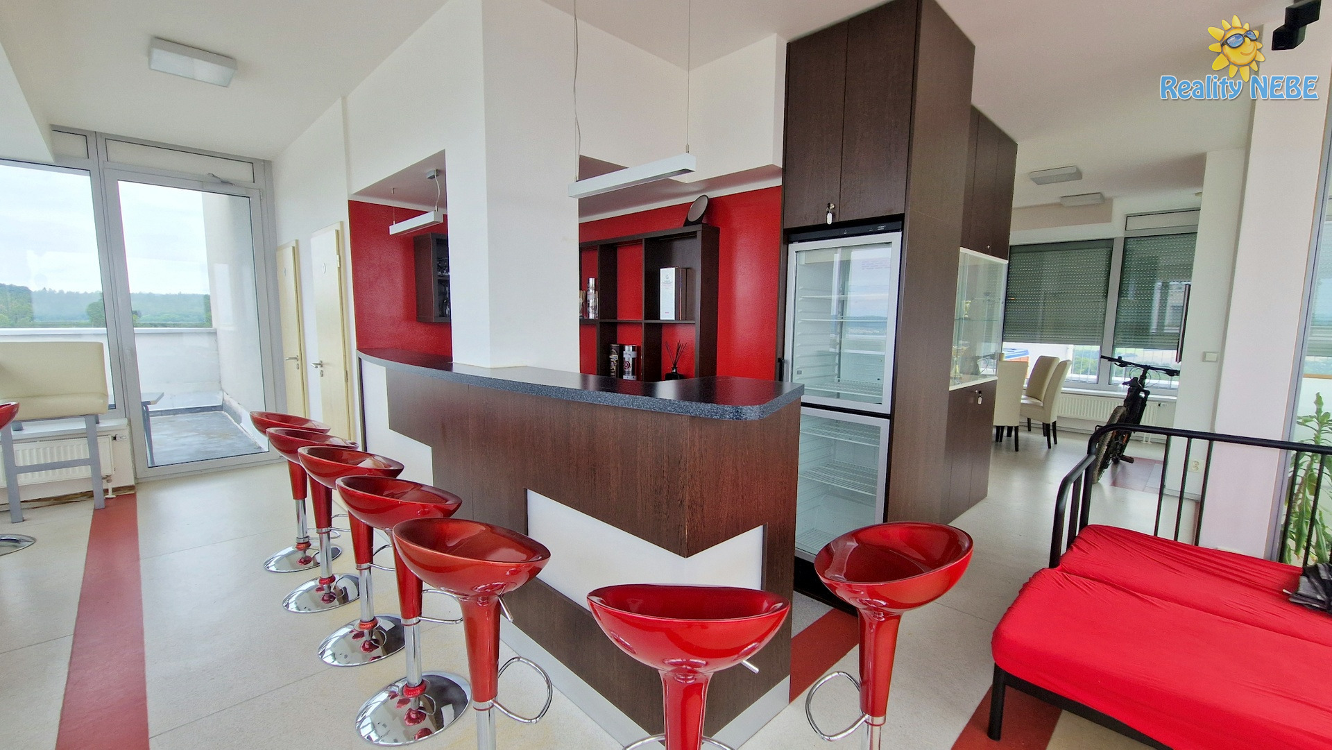 Pronájem komerčního prostoru - koktejlbaru, 16. P, 214 m2, Majdalenky, Brno - Lesná