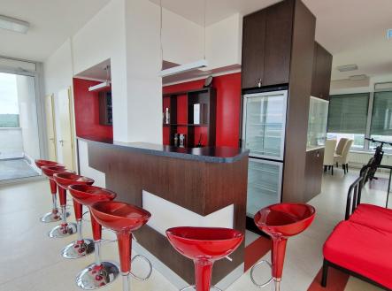 Pronájem - obchodní prostor, 214 m²