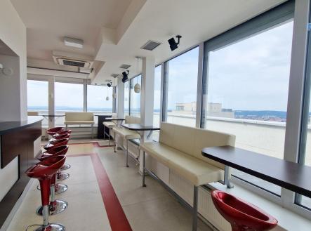 Pronájem - obchodní prostor, 214 m²