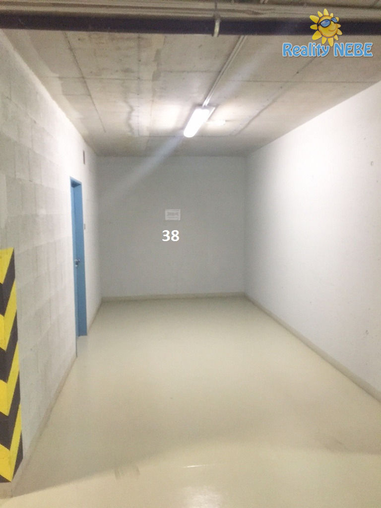 Pronájem garážového stání Rezidence Kavčí hory Praha 4 Pankrác