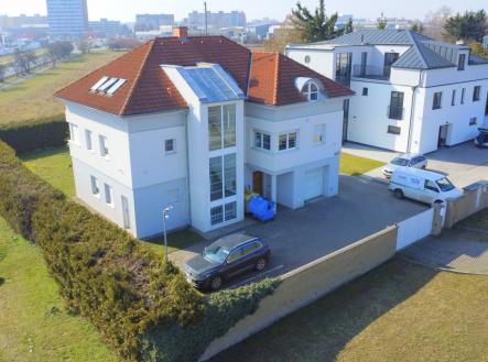 Pronájem - dům/vila, 350 m²