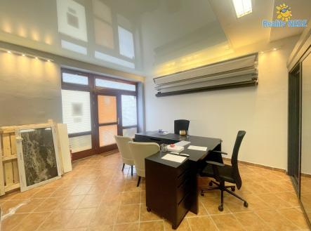 Pronájem - obchodní prostor, 95 m²