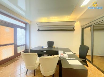 Pronájem - obchodní prostor, 95 m²