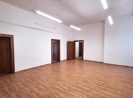 Pronájem - kanceláře, 162 m²