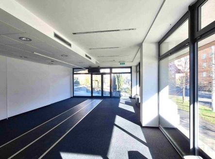 Pronájem - obchodní prostor