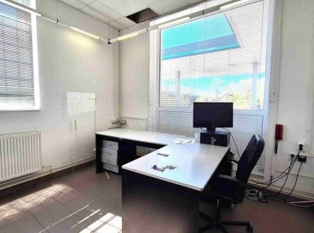 Pronájem - komerční objekt, jiný, 220 m²