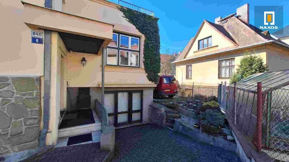 Rodinný dům, dva byty, užitná  plocha 283 m2, pozemek 333 m2, ul. Klínová, Ostrava - Hulváky
