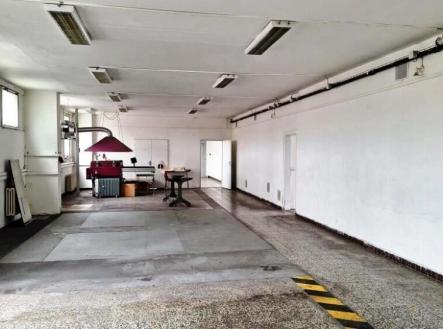 Pronájem - skladovací prostor, 300 m²