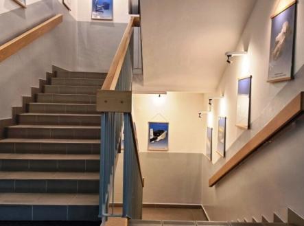 Pronájem - skladovací prostor, 300 m²