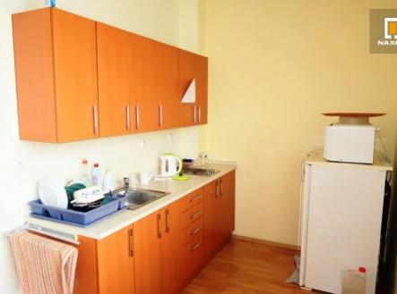 Pronájem - obchodní prostor, 200 m²