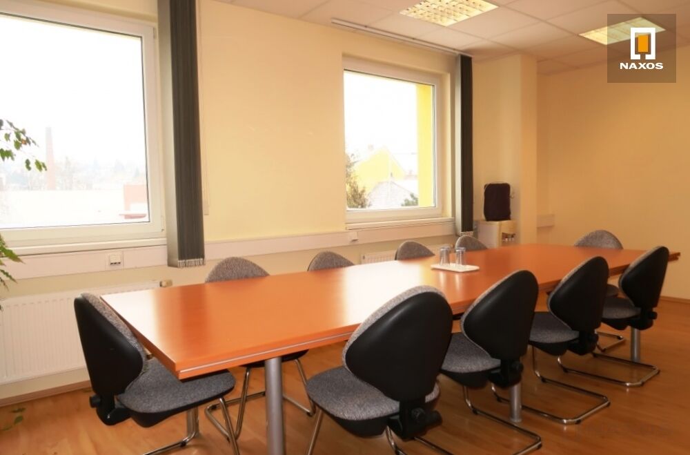 Pronájem samostatných kanceláří 10-45 m2 v administrativní budově v Bílovci