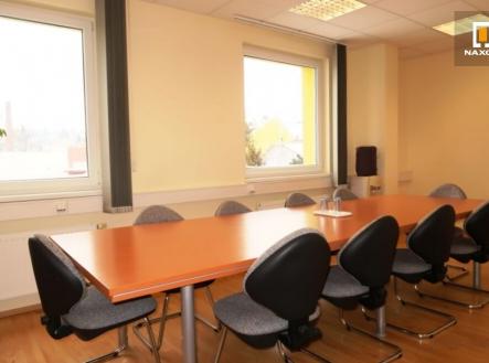 Pronájem - kanceláře, 287 m²
