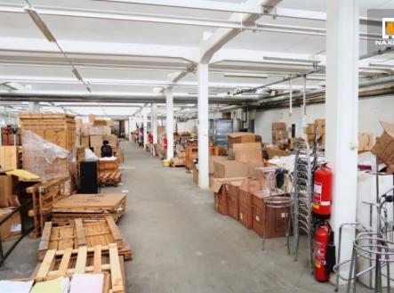 Pronájem - skladovací prostor, 968 m²