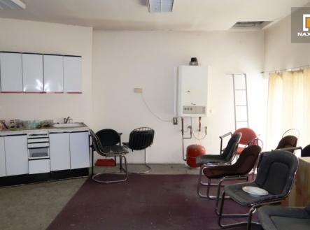 Pronájem - skladovací prostor, 1 000 m²