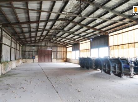 Pronájem - skladovací prostor, 390 m²