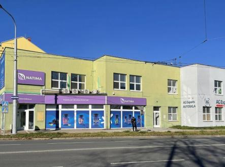 Pronájem - obchodní prostor, 876 m²