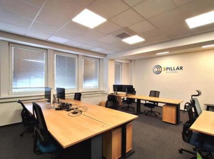 Pronájem - kanceláře, 323 m²