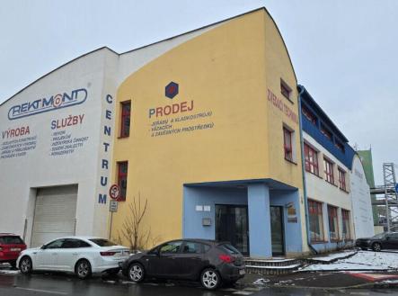 Pronájem - kanceláře, 524 m²