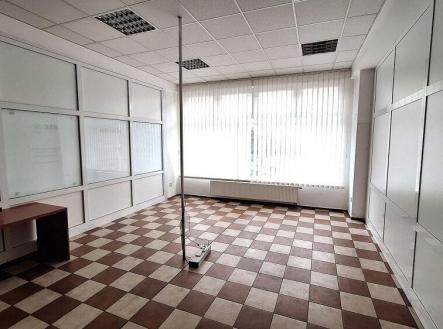 Pronájem - kanceláře, 524 m²