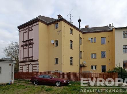 přístřešek s plot | Prodej - nájemní dům, 330 m²